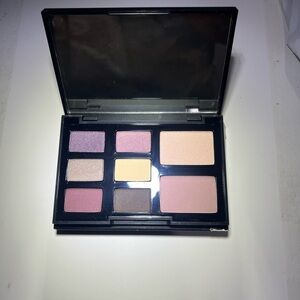 Glo Skin Beauty Shadow Palette: Moonstruck 7.6g/ 0.27 oz